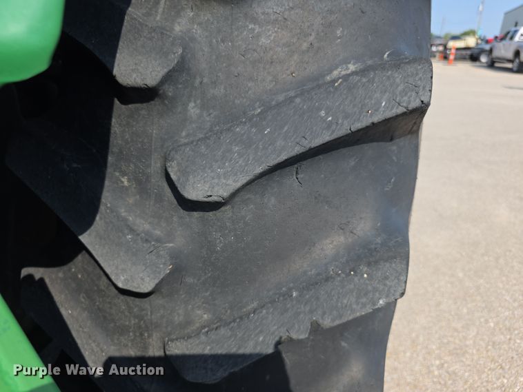 image for item EF3776 2003 John Deere 7220 MFWD tractor