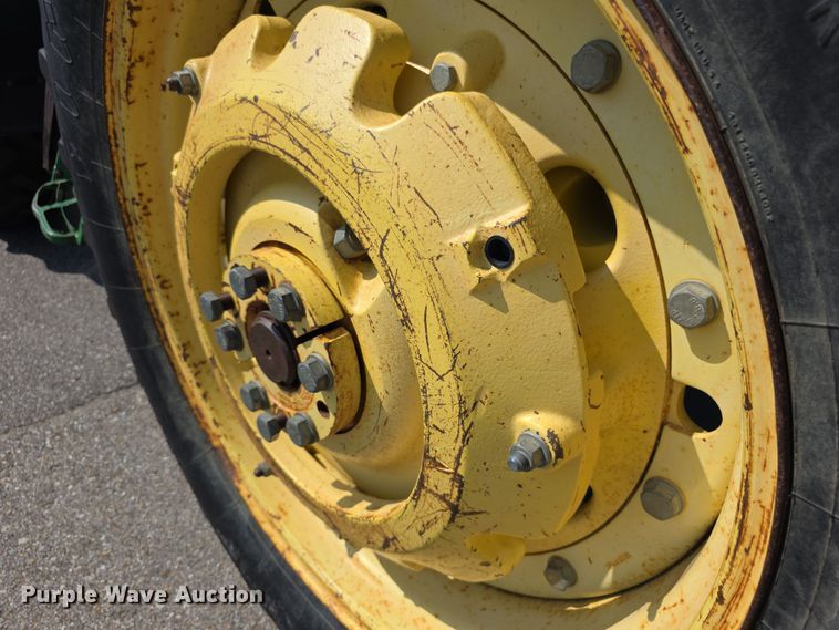 image for item EF3776 2003 John Deere 7220 MFWD tractor