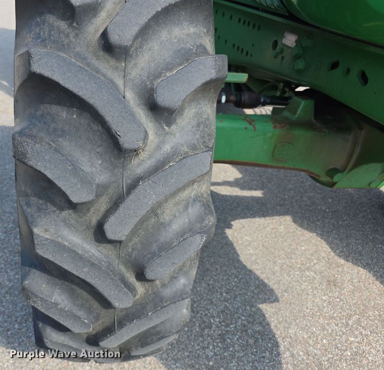 image for item EF3776 2003 John Deere 7220 MFWD tractor