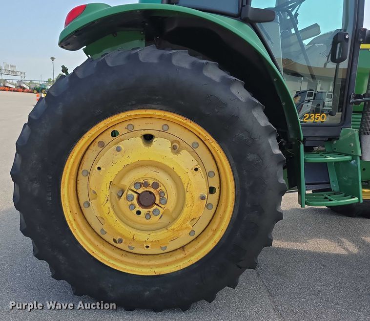 image for item EF3776 2003 John Deere 7220 MFWD tractor