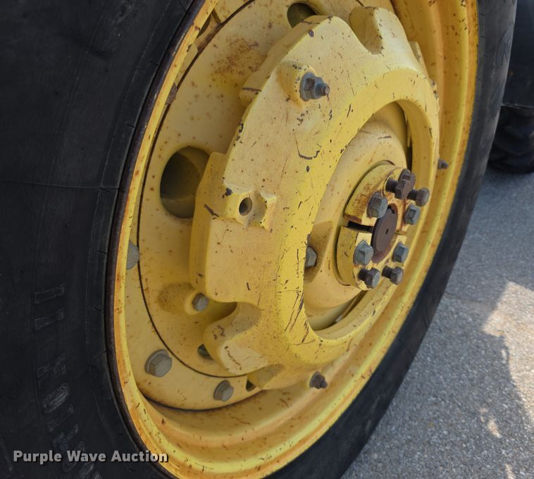 image for item EF3776 2003 John Deere 7220 MFWD tractor