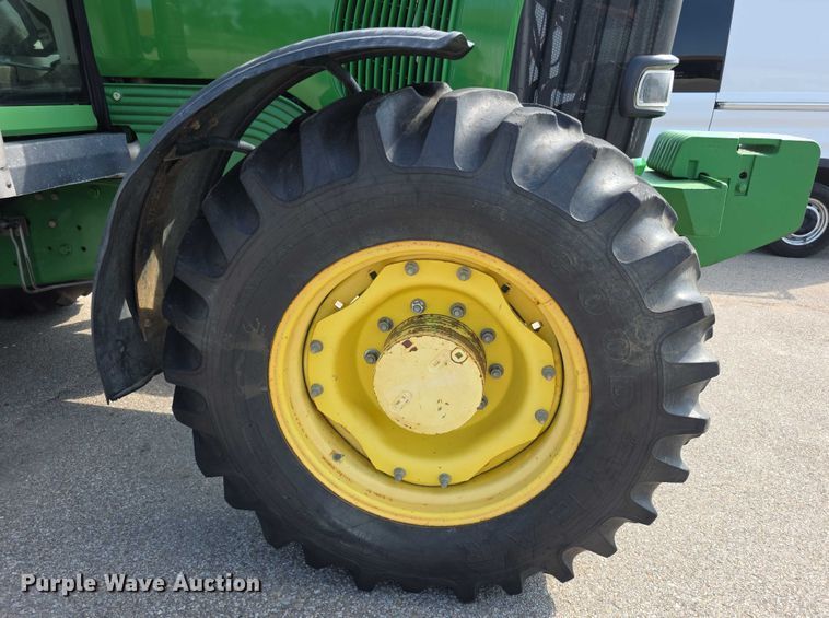 image for item EF3776 2003 John Deere 7220 MFWD tractor