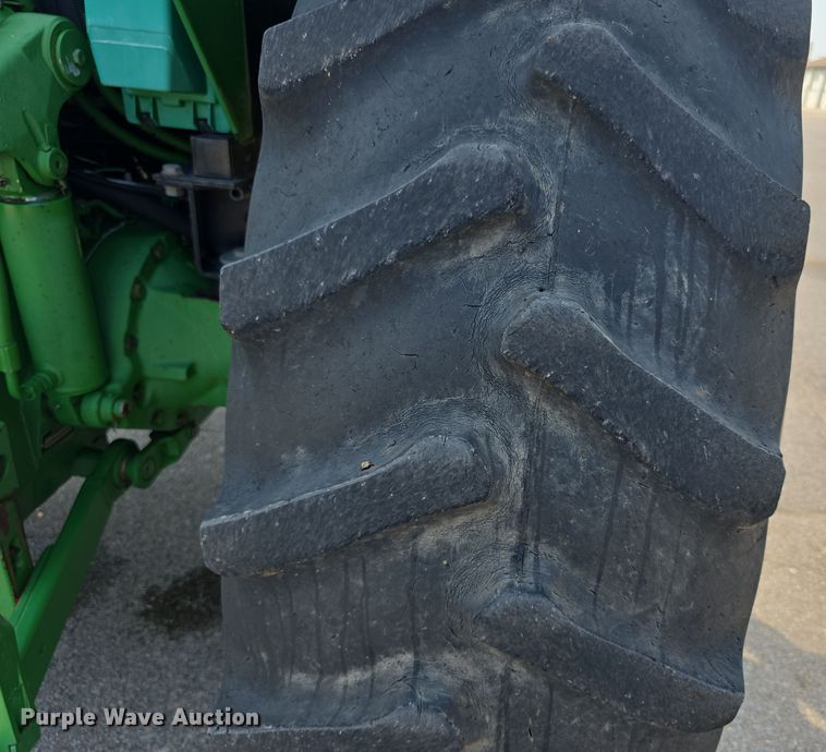 image for item EF3776 2003 John Deere 7220 MFWD tractor