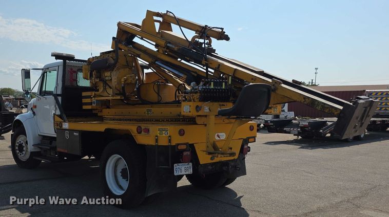 image for item EF3777 1993 International 4700 post driver truck