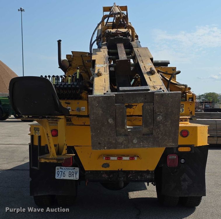 image for item EF3777 1993 International 4700 post driver truck