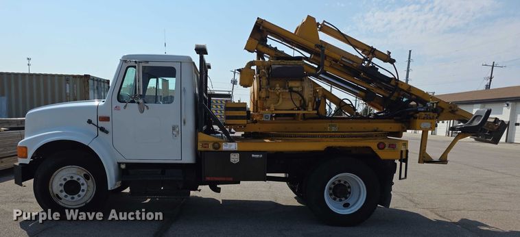 image for item EF3777 1993 International 4700 post driver truck