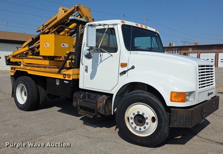 image for item EF3777 1993 International 4700 post driver truck