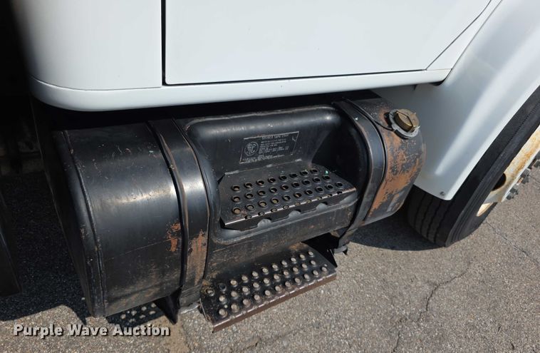 image for item EF3777 1993 International 4700 post driver truck