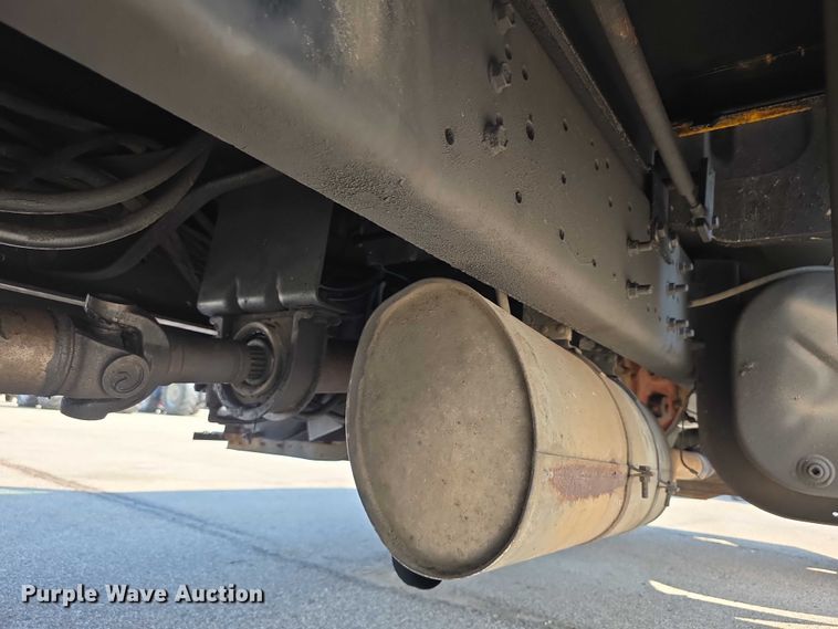 image for item EF3777 1993 International 4700 post driver truck