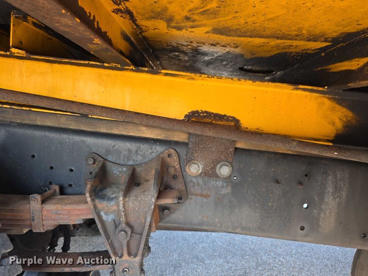 image for item EF3777 1993 International 4700 post driver truck