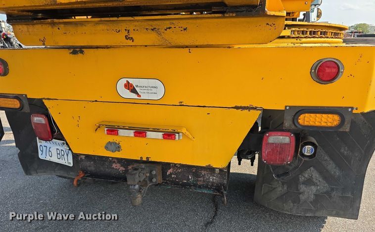 image for item EF3777 1993 International 4700 post driver truck