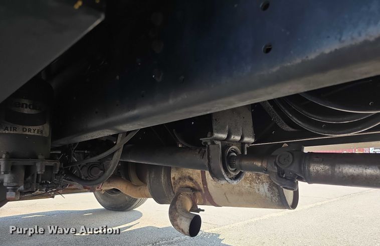 image for item EF3777 1993 International 4700 post driver truck