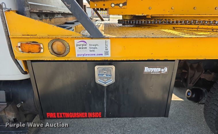 image for item EF3777 1993 International 4700 post driver truck