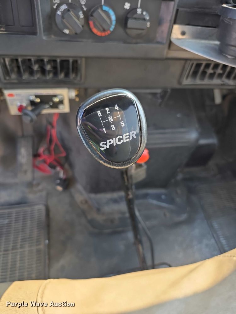 image for item EF3777 1993 International 4700 post driver truck