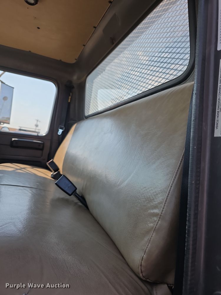 image for item EF3777 1993 International 4700 post driver truck