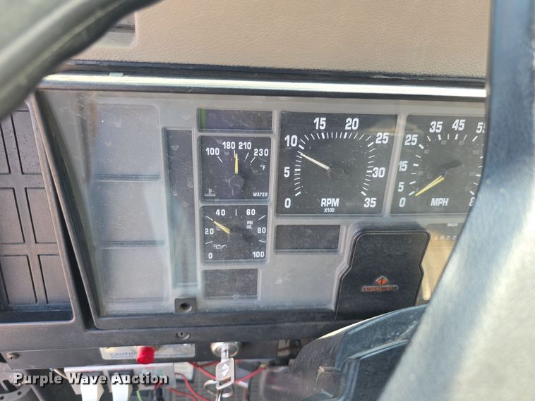 image for item EF3777 1993 International 4700 post driver truck