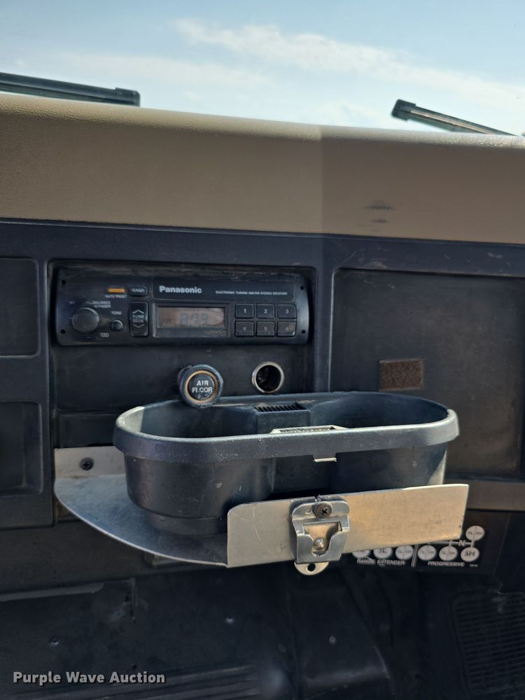 image for item EF3777 1993 International 4700 post driver truck