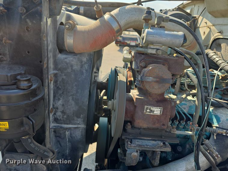 image for item EF3777 1993 International 4700 post driver truck