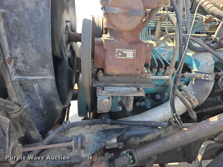 image for item EF3777 1993 International 4700 post driver truck