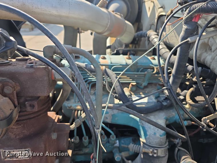 image for item EF3777 1993 International 4700 post driver truck