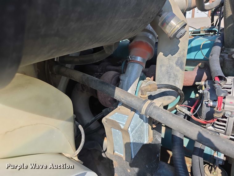 image for item EF3777 1993 International 4700 post driver truck