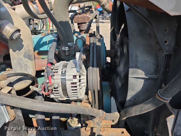 image for item EF3777 1993 International 4700 post driver truck