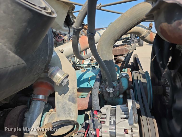 image for item EF3777 1993 International 4700 post driver truck