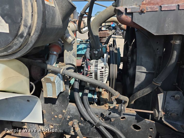 image for item EF3777 1993 International 4700 post driver truck