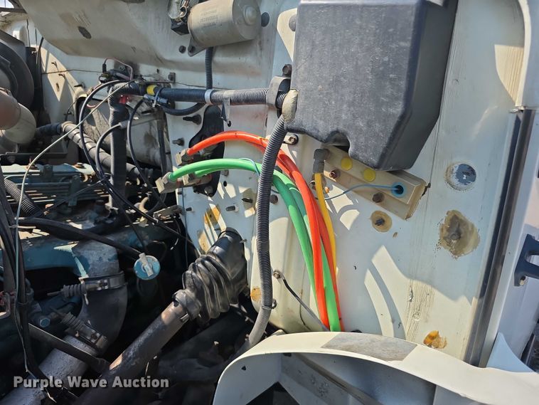 image for item EF3777 1993 International 4700 post driver truck