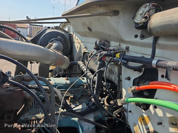 image for item EF3777 1993 International 4700 post driver truck