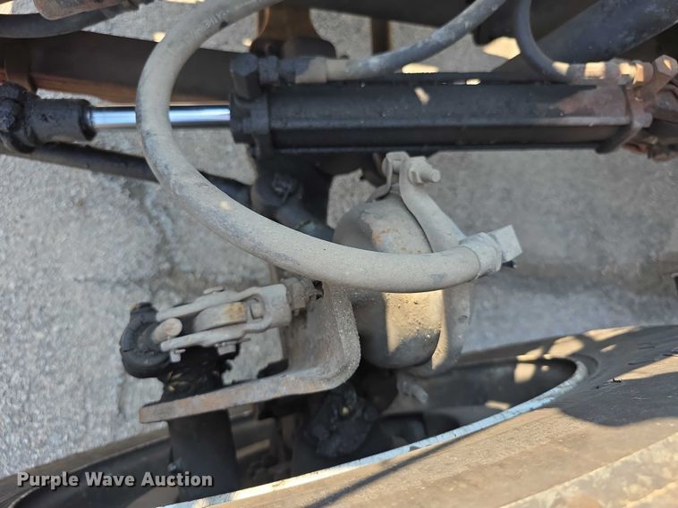 image for item EF3777 1993 International 4700 post driver truck