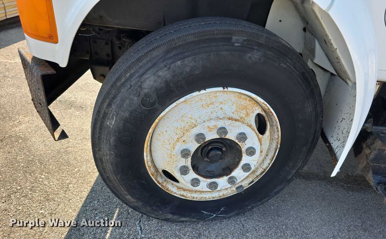 image for item EF3777 1993 International 4700 post driver truck