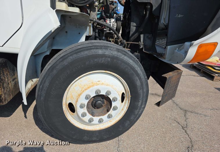 image for item EF3777 1993 International 4700 post driver truck