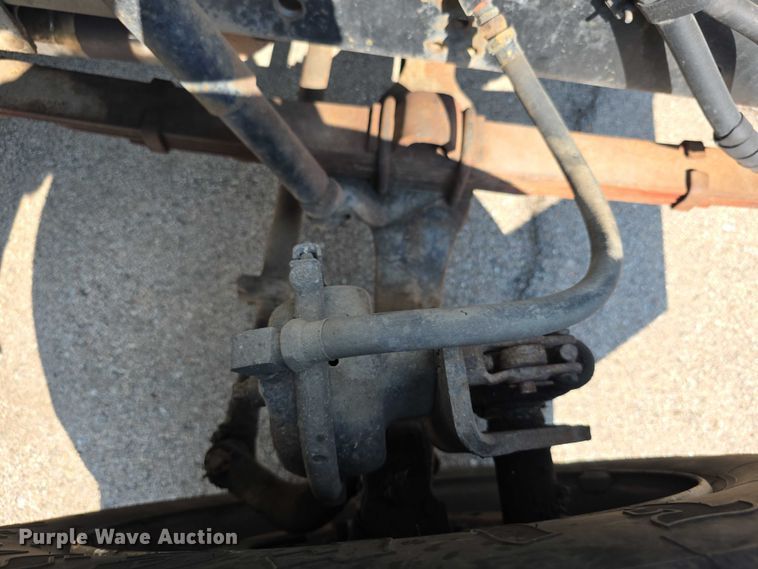 image for item EF3777 1993 International 4700 post driver truck