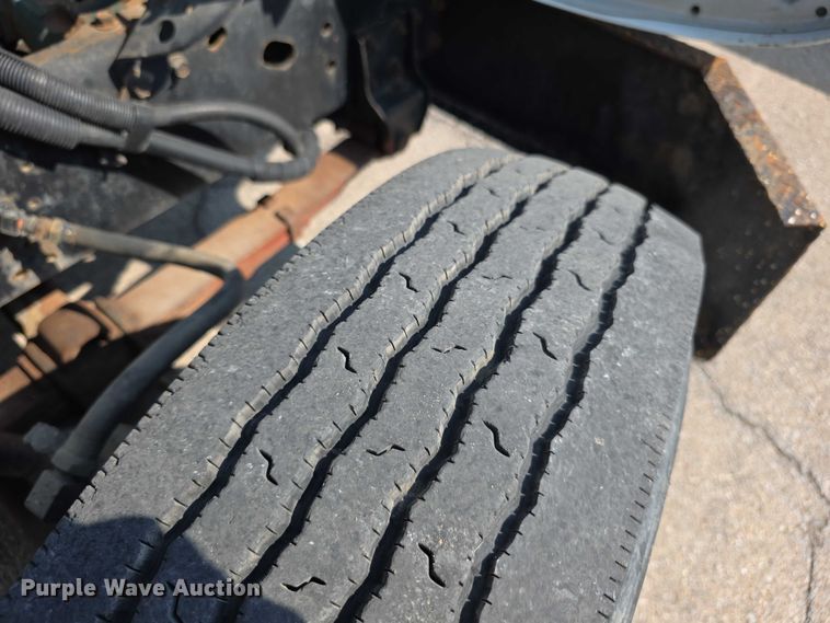 image for item EF3777 1993 International 4700 post driver truck