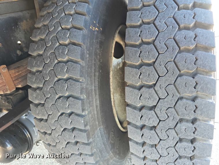 image for item EF3777 1993 International 4700 post driver truck