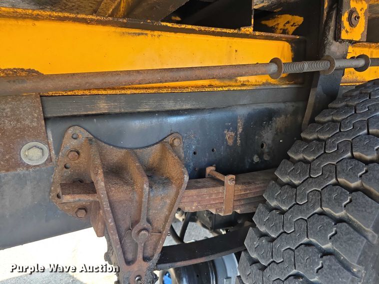 image for item EF3777 1993 International 4700 post driver truck