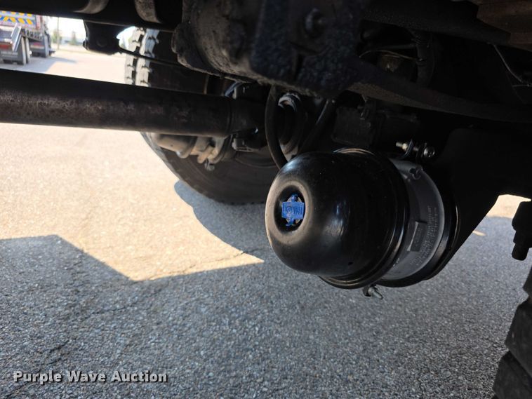 image for item EF3777 1993 International 4700 post driver truck