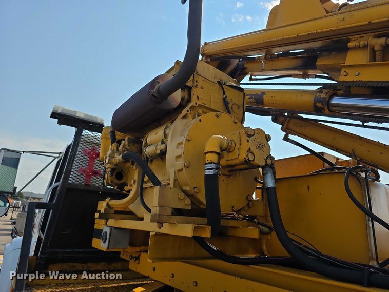 image for item EF3777 1993 International 4700 post driver truck