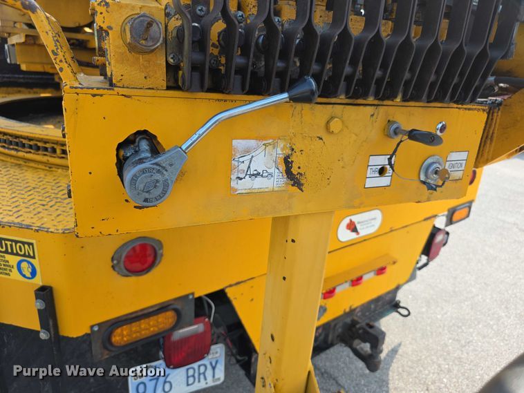 image for item EF3777 1993 International 4700 post driver truck