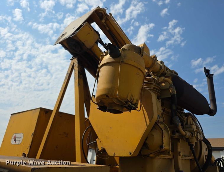 image for item EF3777 1993 International 4700 post driver truck