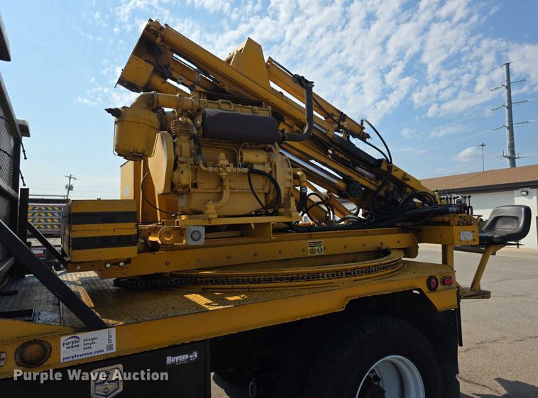 image for item EF3777 1993 International 4700 post driver truck