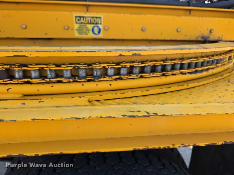 image for item EF3777 1993 International 4700 post driver truck