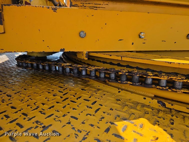 image for item EF3777 1993 International 4700 post driver truck