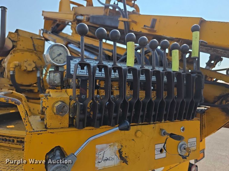 image for item EF3777 1993 International 4700 post driver truck