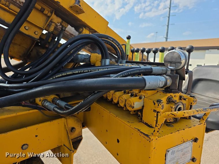 image for item EF3777 1993 International 4700 post driver truck