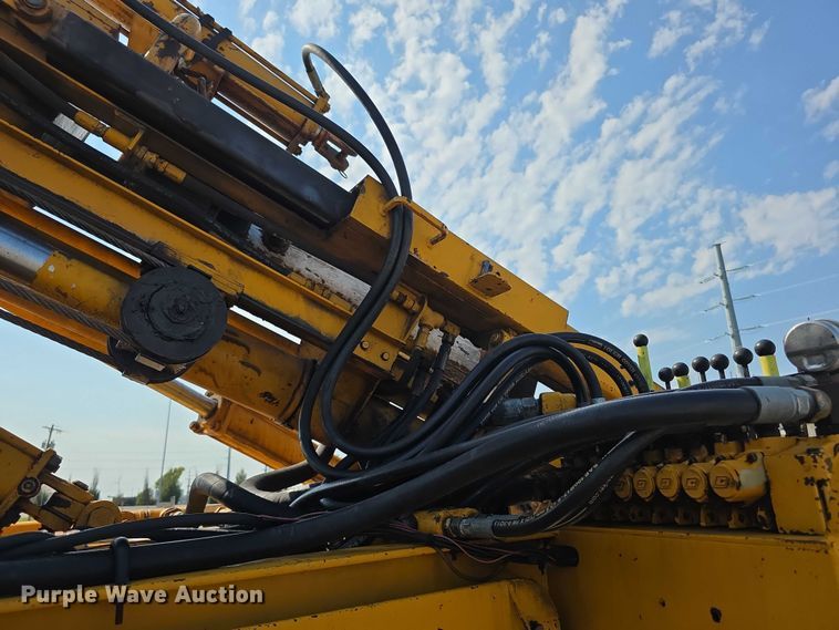 image for item EF3777 1993 International 4700 post driver truck