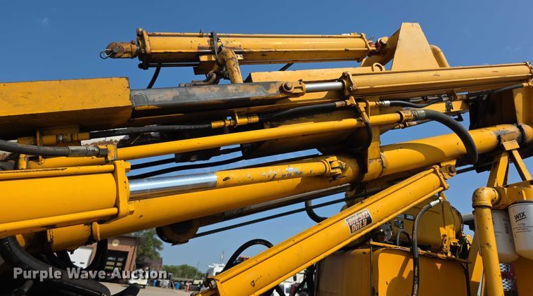 image for item EF3777 1993 International 4700 post driver truck