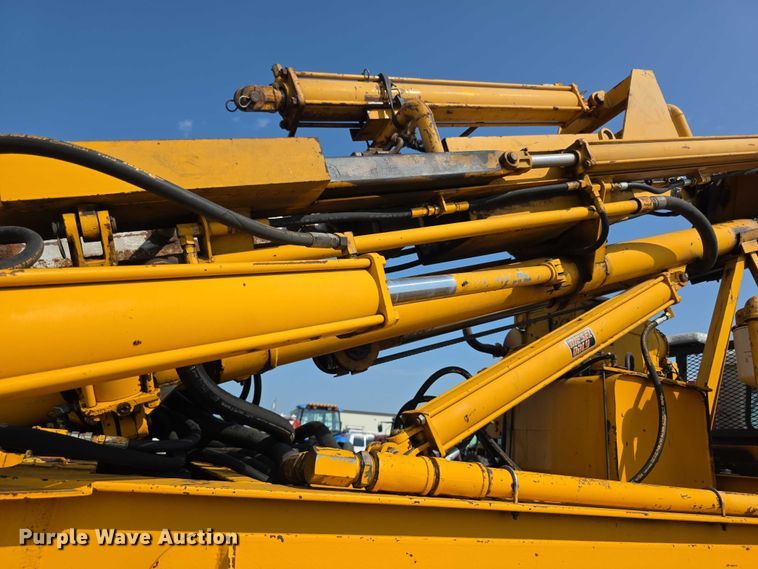 image for item EF3777 1993 International 4700 post driver truck