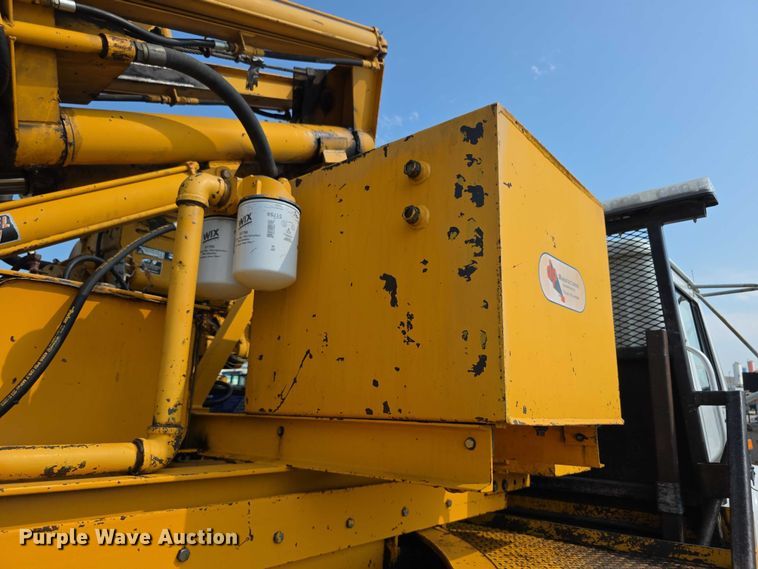 image for item EF3777 1993 International 4700 post driver truck